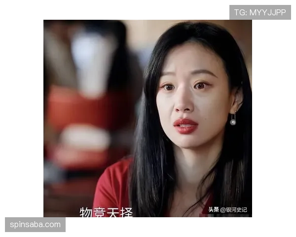 李梦在街角排队买奶茶，掏出那张厚厚的VIP卡，旁边的人瞬间安静了